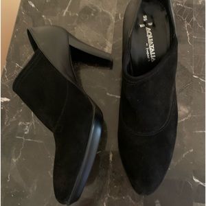 AQUATALIA “Roberta” black suede and leather weatherproof booties size 9.5. NEW.